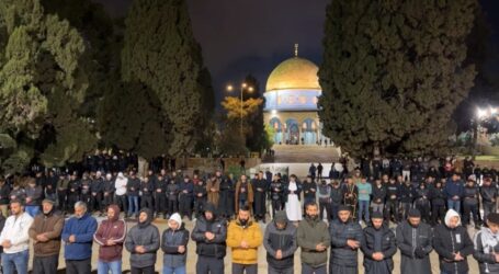 Ribuan Jamaah Dirikan Shalat Subuh di Al-Aqsa untuk Jaga Kesuciannya