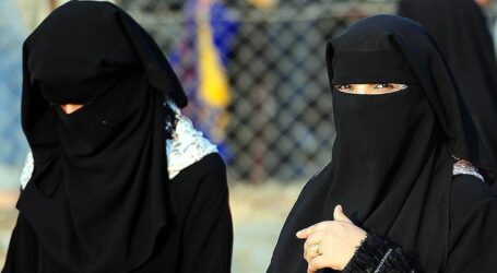 Prancis Akan Larang Pakaian Abaya Muslimah di Sekolah