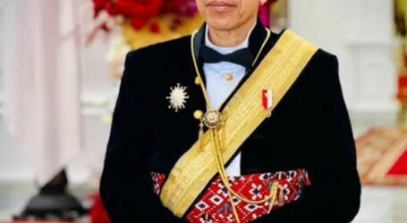 Peringatan HUT ke-78 RI , Jokowi Kenakan Pakaian Adat Raja Keraton Surakarta