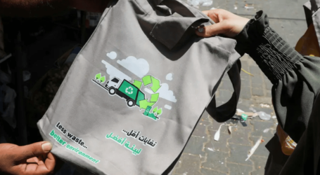 Aktivis di Gaza Gelar Kampanye Ganti Kantong Plastik dengan Kain