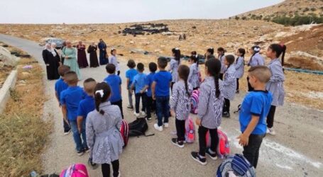 Sekolahnya Dihancurkan Israel, Siswa Palestina Belajar di Ruang Terbuka