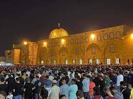 Puluhan Ribu Jamaah Shalat Subuh di Masjidil Aqsa