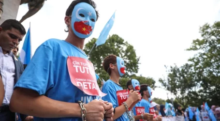 China Tekan Warga Uyghur Untuk Mata-matai Aktivis HAM