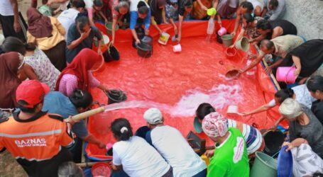 Atasi Kekeringan, BAZNAS Distribusikan Air Bersih di Bogor dan Rembang