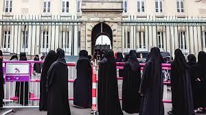 Sekitar 300 Pelajar Muslimah Perancis Tolak Lepas Abaya