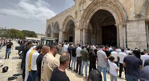 Sekitar 50 Ribu Jamaah Shalat Jumat di Al-Aqsa