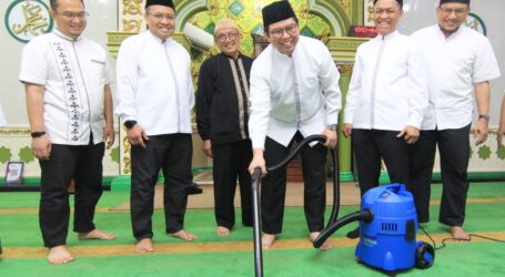 Bank Muamalat Gelar Gerakan Bersih Masjid