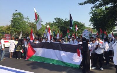 Massa Islam Surabaya Aksi Long March Bela Palestina