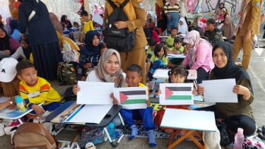Peringati Hari Anak Sedunia, Ratusan Siswa TK Lomba Warnai Bendera Palestina