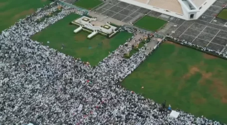Ratusan Ribu Massa Padati Monas Doa Bersama untuk Kemerdekaan Palestina