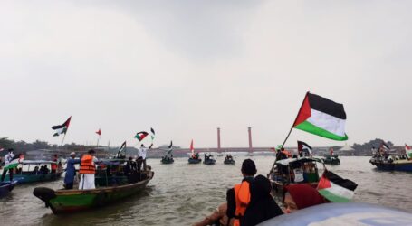 BSP 2023, 30 Perahu Kibarkan Bendera Indonesia-Palestina di Sungai Musi