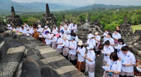Umat Buddha Gelar Doa Bersama untuk Palestina di Candi Borobudur