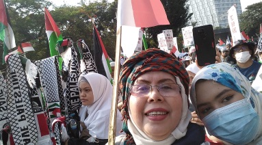 Pimpinan Wanita Al-Irsyad Berikan Orasi di Aksi Bela Palestina