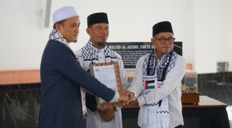 AWG Serahkan Maket Masjid Al-Aqsha untuk Dipamerkan di Masjid An-Nubuwwah Lampung