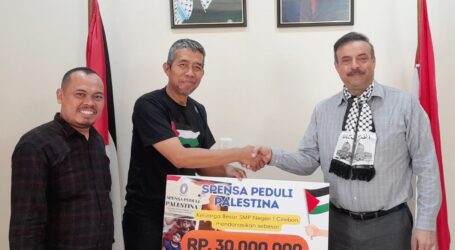 SMP Negeri 1 Cirebon Serahkan Donasi ke Kedubes Palestina