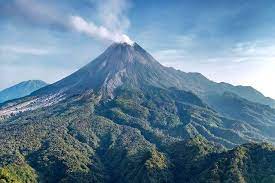 Gunung Merapi Status Siaga,19 Kali Guguran Lava