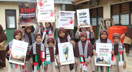Ratusan Santri Ibtidaiyah Lampung Gelar Aksi Tuntut Gencatan Senjata di Gaza