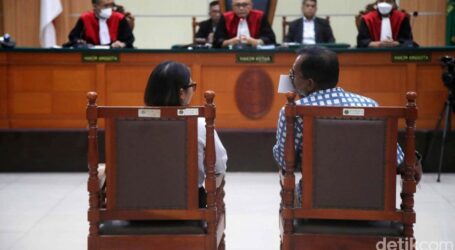 Majelis Hakim PN Jaktim Vonis Bebaskan Haris Azhar dan Fatia Maulidiyanti