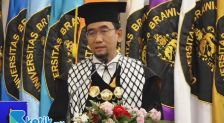 Rektor Universitas Brawijaya  Prof Widodo Pakai Syal Palestina Saat Mewisuda Mahasiswa
