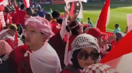 Aksi Suporter Indonesia Pakai Atribut Palestina di Babak 16 Besar Piala Asia