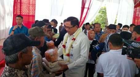Pemprov Jateng Salurkan 10 Ton Bantuan Cadangan Pangan untuk 1.000 KK di Brebes