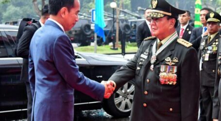 Presiden Jokowi Beri Penghargaan Kenaikan Pangkat Istimewa kepada Menhan Prabowo