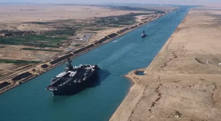 Pendapatan Terusan Suez Mesir Turun 50 Persen karena Serangan Yaman di Laut Merah