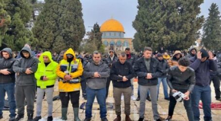 25 Ribu Warga Shalat Jumat di Masjid Al-Aqsa