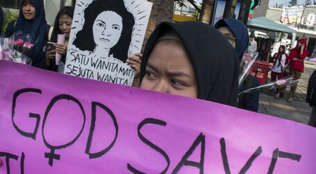 Peringati Hari Perempuan, Sejumlah Kaum Perempuan Gelar Aksi di Istana Merdeka
