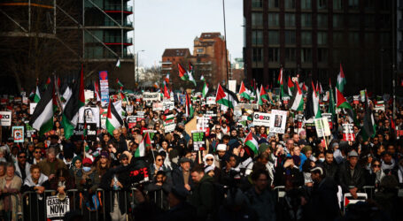 Pengunjuk Rasa di London Serukan Diakhirinya Perang Israel di Gaza
