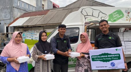 Dompet Dhuafa Lampung Berbagi Ratusan Paket Makanan