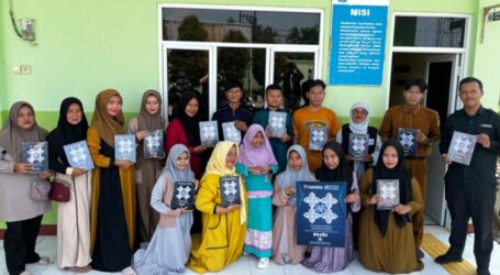 ESQ Kemanusiaan, Indonesia CARE Distribusikan Al-Quran untuk Sahabat Tuli