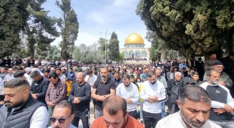 Sebanyak 125.000 Jamaah Palestina Shalat Jumat Ramadhan di Masjid Al-Aqsa 