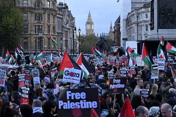 Ribuan warga demonstrasi di berbagai Ibu Kota Internasional mengecam agresi Israel dan menuntut gencatan senjata di Gaza (sumber: Qudspress)