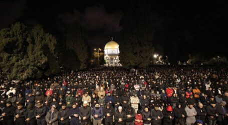 Sebanyak 30 Ribu Jamaah Tunaikan Shalat Isya dan Tarawih di Al-Aqsa