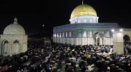 Sebanyak 25.000 Warga Palestina Laksanakan Salat Tarawih di Masjid Al-Aqsa