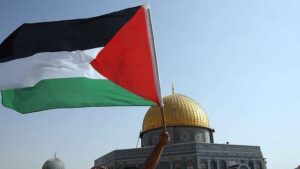 Bendera Palestina dikibarkan di komplek Masjid Al-Aqsa (Sumber: Anadolu Agency)