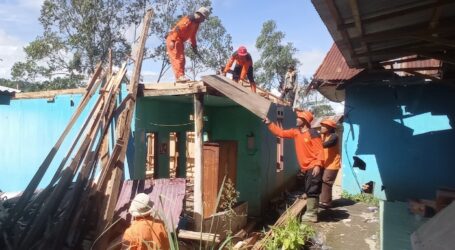 Relawan UAR Brebes Terjun ke Lokasi Bencana Tanah Bergerak, Bantu Penangan Darurat