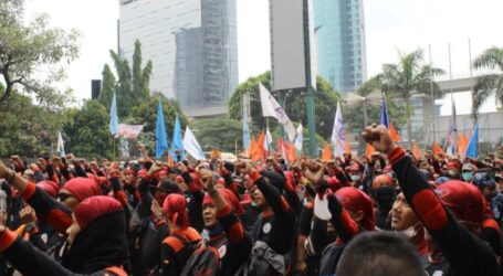 Buruh dari Berbagai Elemen se-Indonesia Berunjuk Rasa Peringati May Day