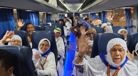 Jamaah Haji Indonesia Gelombang Kedua Tiba di Jeddah 