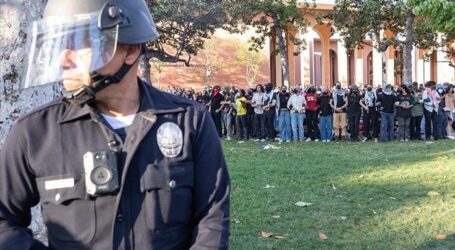 Dikepung Polisi, Mahasiswa Universitas California Tinggalkan Perkemahan