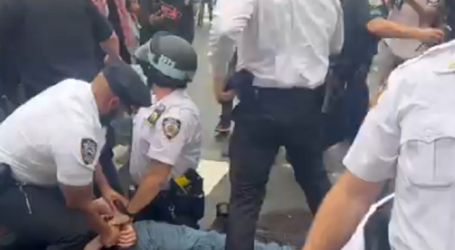Polisi AS Pukuli dan Tangkap Demonstran Pro-Palestina