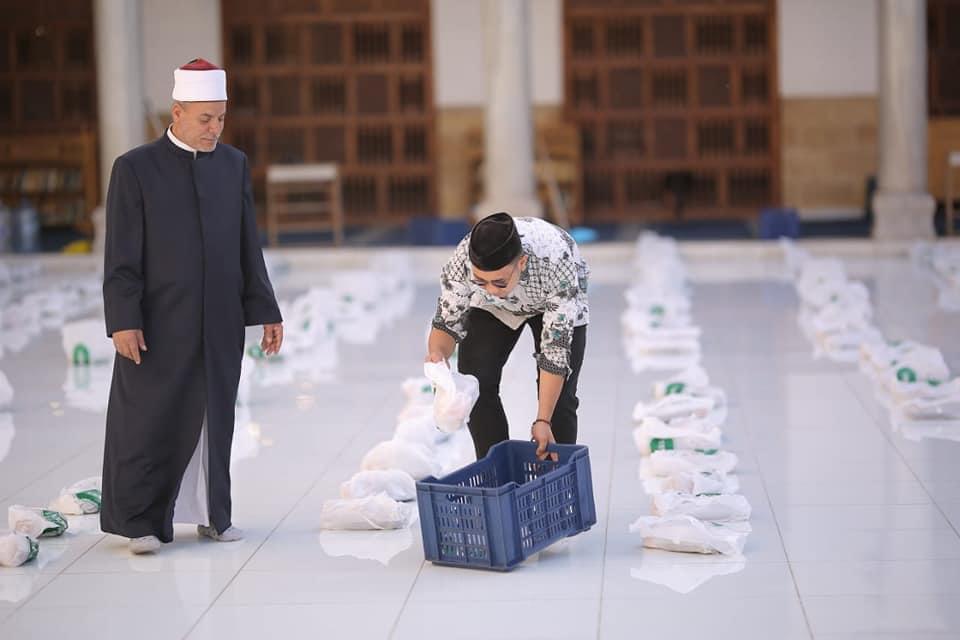 Mahasiswa Indonesia Dipercaya Masjid Al-Azhar Jadi Relawan Pembagian Takjil (foto: PPMI Mesir)