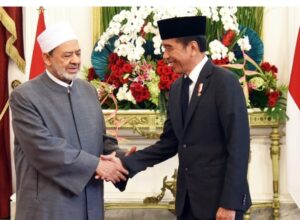 Presiden Jokowi saat menyambut kunjungan Grand Syekh Al Azhar, Prof Ahmed Mohammed Ahmed Al-Thayeb, di Istana Merdeka, Jakarta, Selasa (09/07/2024). (Foto: Humas Setkab/Rahmat)