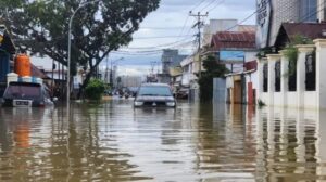 Foto : Banjir dengan ketinggian hingga 150 sentimeter menggenangi sebagian besar wilayah di Kira Gorontalo sejak Rabu (10/7).  (BPBD Kota Gorontalo)
