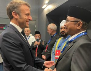 Menag Yaqut dan Presiden Prancis Emanuel Macron di Paris, Perancis (foto: Kemenag RI)