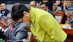 Menteri Luar Negeri (Menlu) RI Retno Marsudi berpamitan dengan Komisi I DPR dalam rapat kerja terakhirnya dengan DPR RI, di Jakarta, Kamis (12/9/2024) (foto: YouTube Parlemen RI)