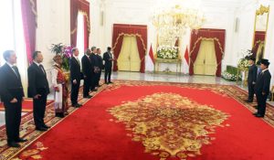 Presiden Prabowo Subianto menerima surat kepercayaan dari tujuh Duta Besar Luar Biasa dan Berkuasa Penuh (LBBP) negara-negara sahabat di Istana Merdeka, Jakarta, Senin (04/11/2024). (Foto: BPMI Setpres)