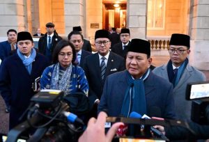 Presiden Prabowo Subianto memberikan keterangan kepada awak media, usai menghadiri CEO Roundtable Forum, London, pada Kamis 21 November 2024. (Foto: BPMI Setpres/Muchlis Jr)