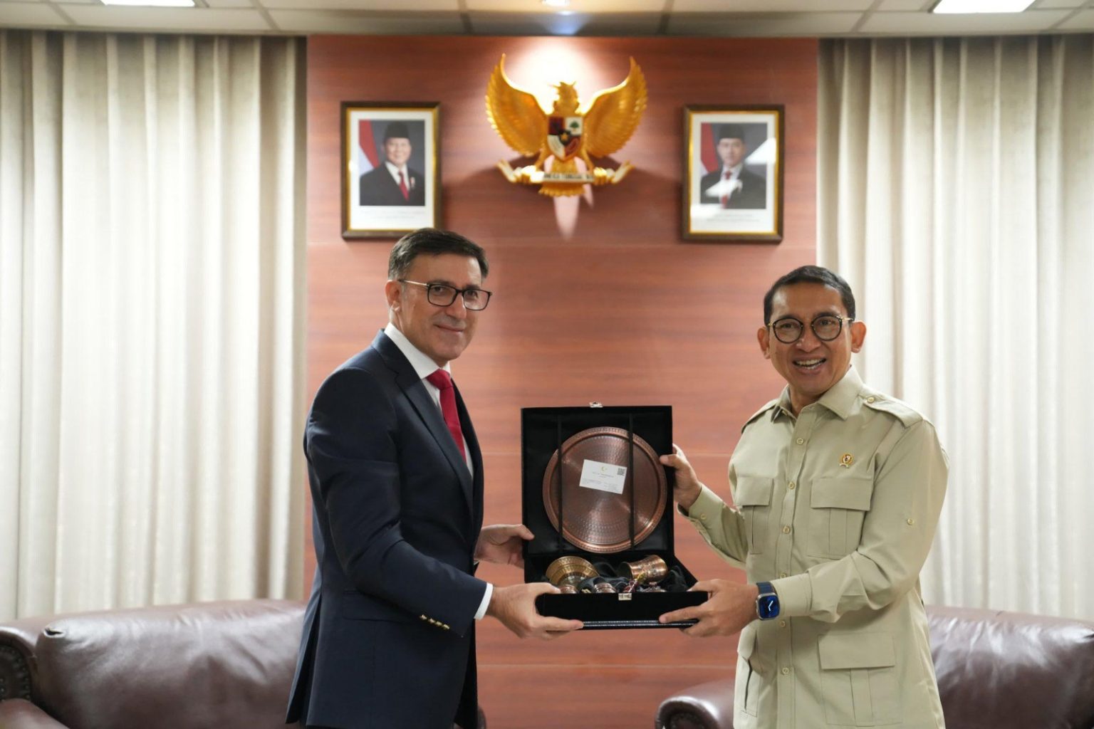 Duta Besar (Dubes) Turkiye untuk Indonesia Talip Küçükcan mengadakan pertemuan dengan Menteri Kebudayaan Indonesia Fadli Zon pada Senin (20/1/2025) di Jakarta. (Photo=Kebubes Türkiye)